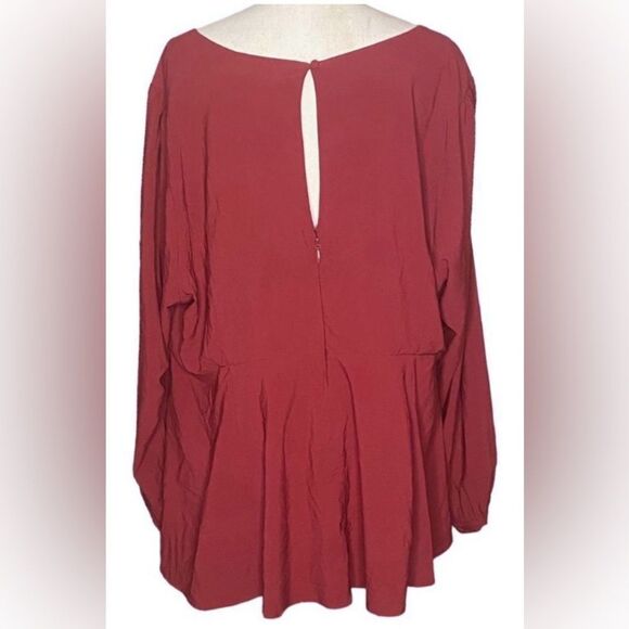 Torrid Wm’s Sz 4 Red Sweatheart Neckline Keyhole Back Lined Peplum Blouse - Picture 2 of 4